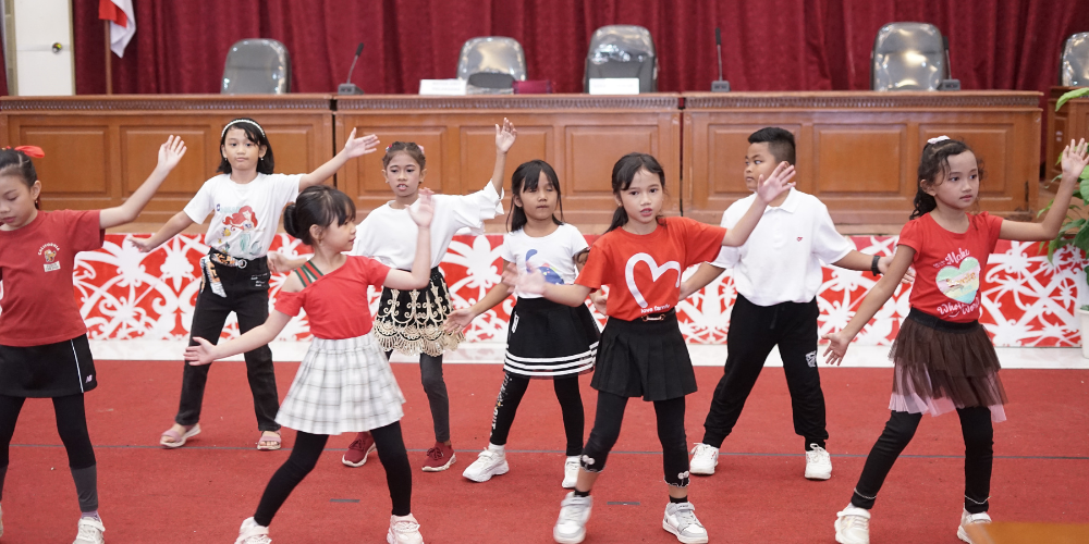 Meriah dan Penuh Makna: Pelepasan Siswa Siswi Kelas 6 SDS Alfa Omega Meriah dan Penuh Makna: Pelepasan Siswa Siswi Kelas 6 SDS Alfa Omega