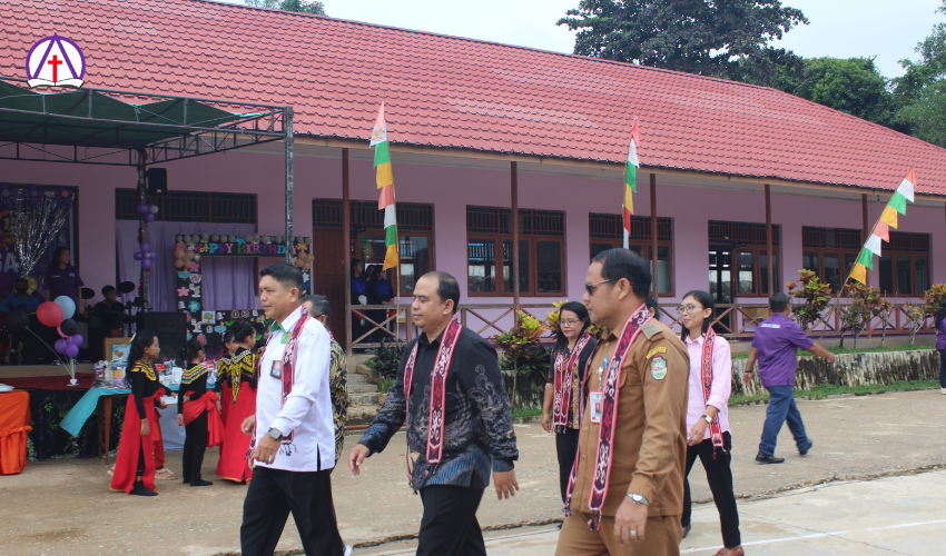 SDS Alfa Omega Rayakan HUT ke-15 dengan Meriah SDS Alfa Omega Rayakan HUT ke-15 dengan Meriah