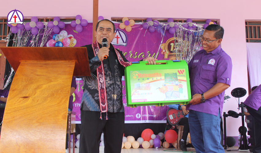 SDS Alfa Omega Rayakan HUT ke-15 dengan Meriah SDS Alfa Omega Rayakan HUT ke-15 dengan Meriah