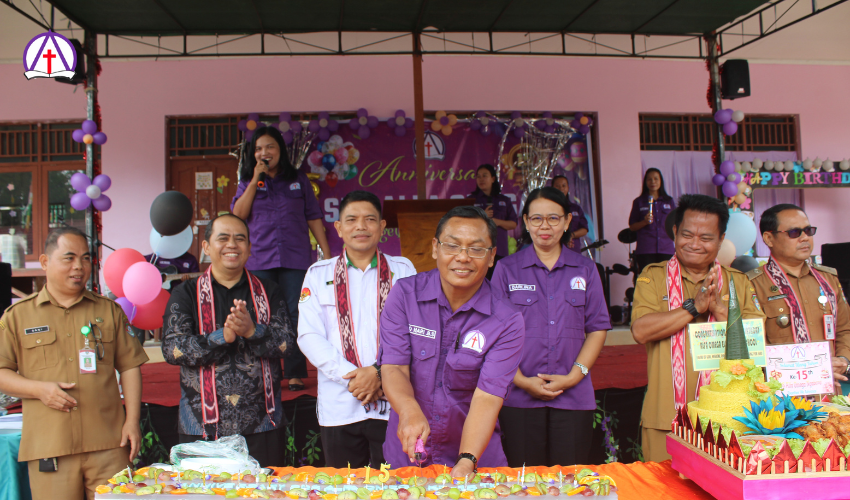 SDS Alfa Omega Rayakan HUT ke-15 dengan Meriah SDS Alfa Omega Rayakan HUT ke-15 dengan Meriah